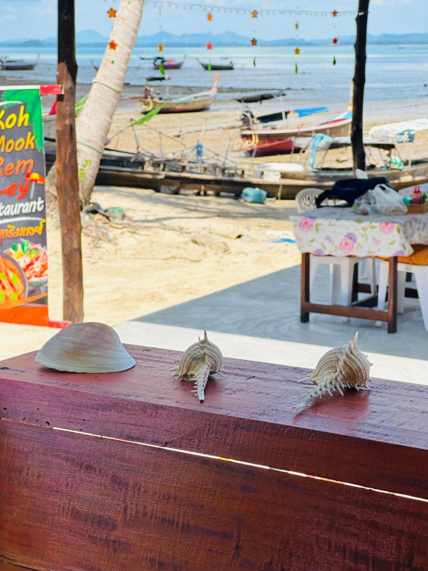 Koh Mook Rem Ley Hotel Trang Exterior foto